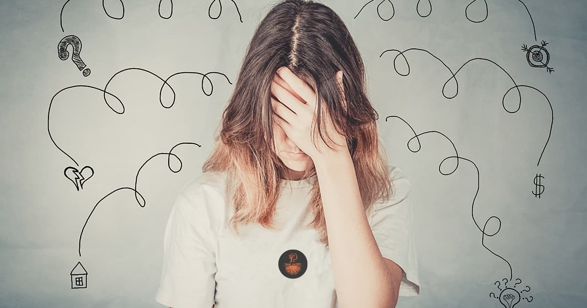 persona reflexionando sobre bloqueos emocionales y autoconocimiento