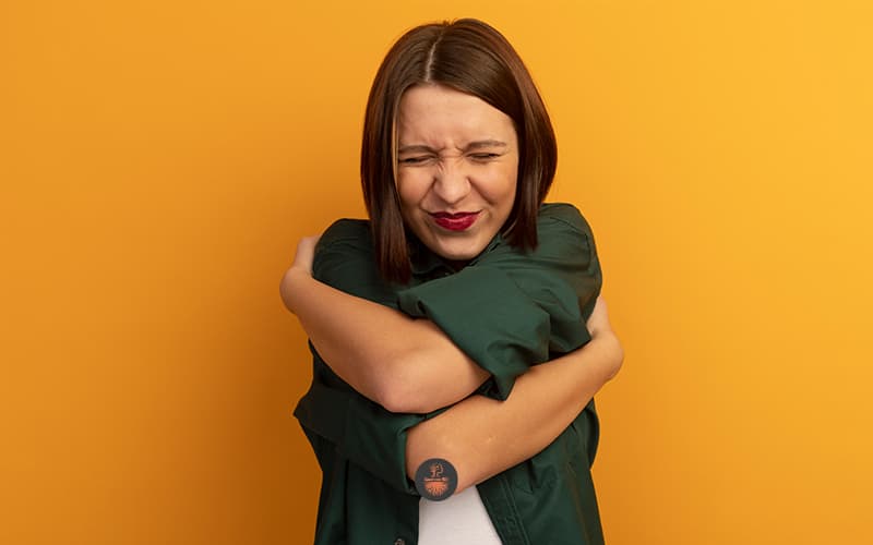 persona reflexionando sobre emociones reprimidas y bienestar emocional